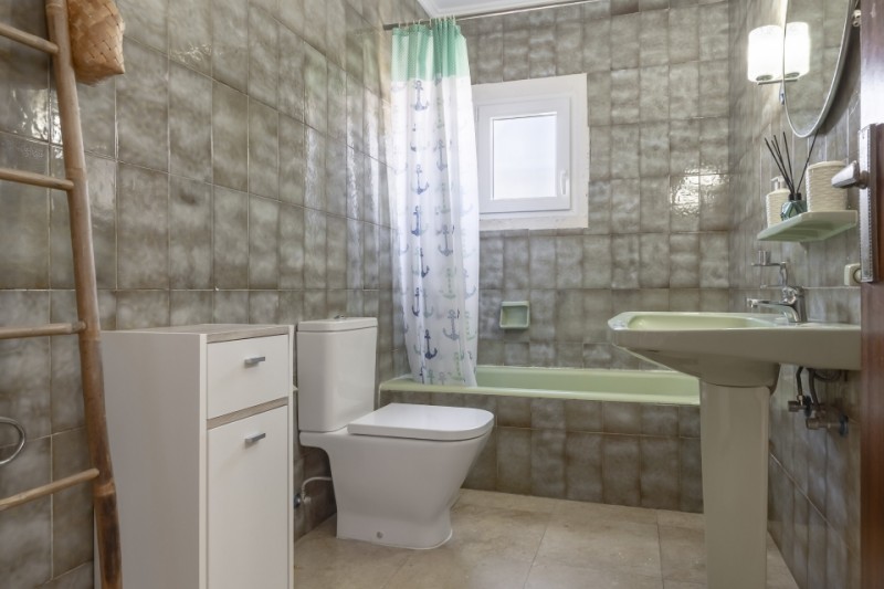 Venta - Villa mediterránea frente a la Cala Baladrar con un gran potencial en, Benissa Costa Blanca! 